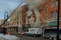 Incendie majeur au centre-ville de Sherbrooke : un immeuble entier détruit